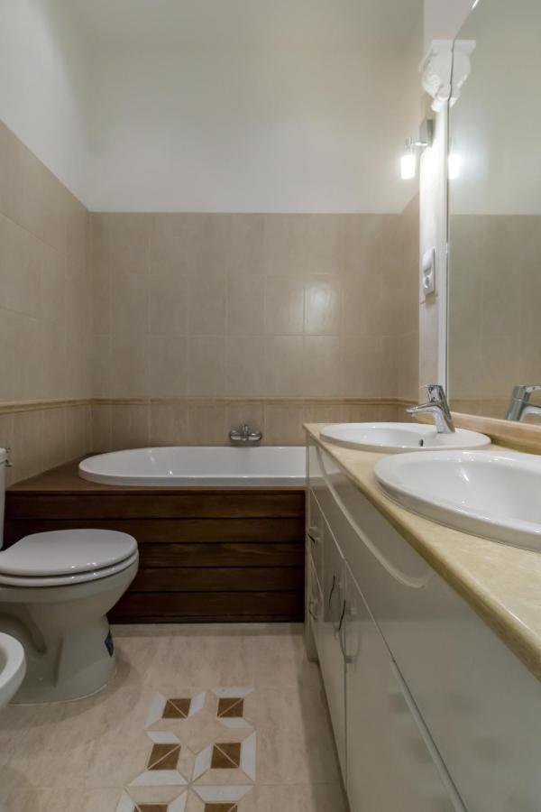 Spacious Riverside Residency - Magnificent View Budapeste Exterior foto